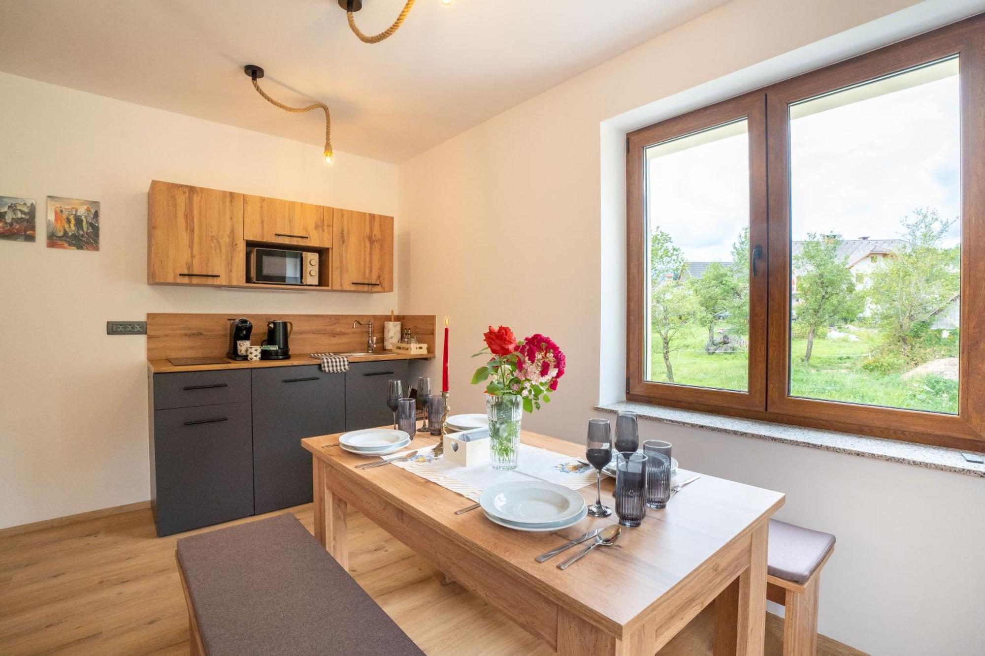Aparthotel Hom At Vintgar Zgornje Gorje Quarto foto